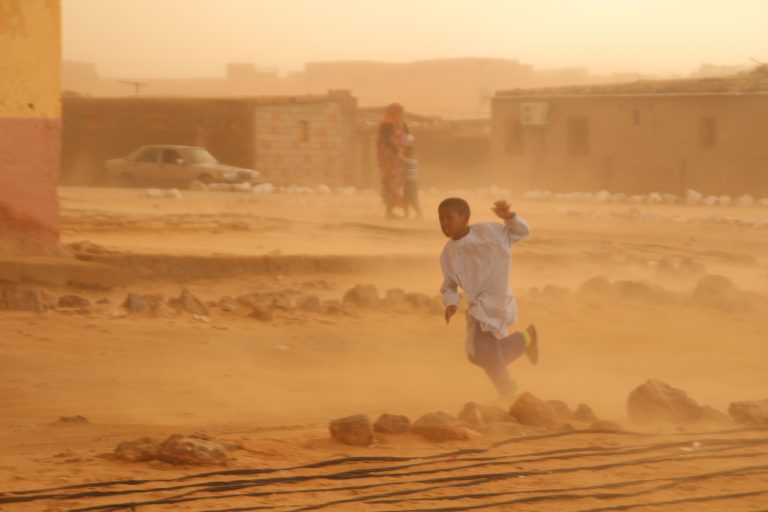 Una Luz en la Calor del Desierto: Vacaciones en Paz – Victoria G.&nbsp;Corera